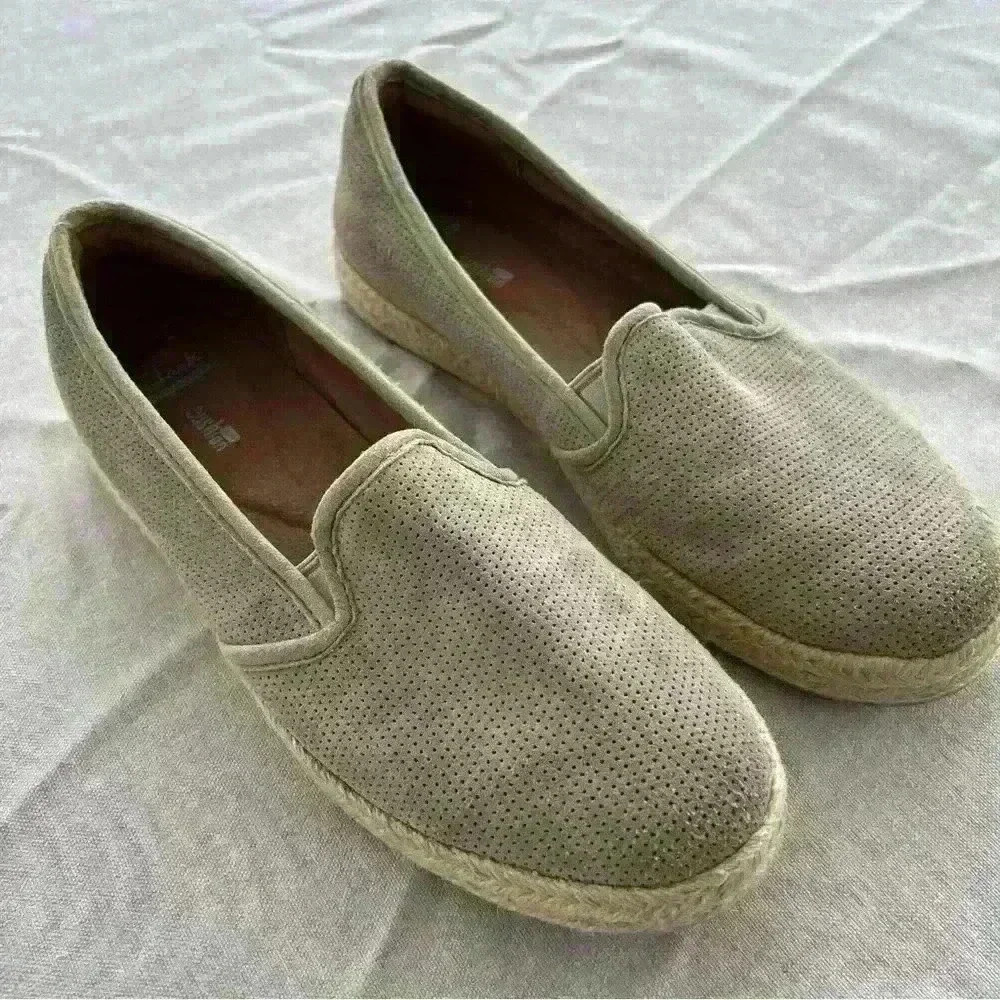 Clark’s collection soft Danelly cushion tan suede  espadrilles.